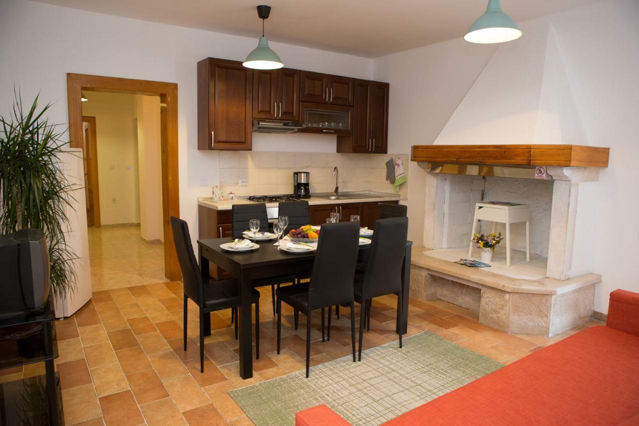 Apartman Girasol Pula Apartment Exterior photo